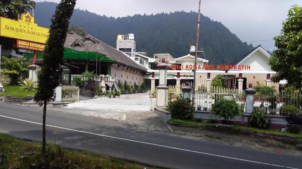 Komajaya Komaratih Hotel Tawangmangu Exterior photo